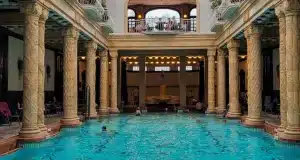 Disfruta de los relajantes baños termales en Budapest Disfruta de los relajantes baños termales en Budapest