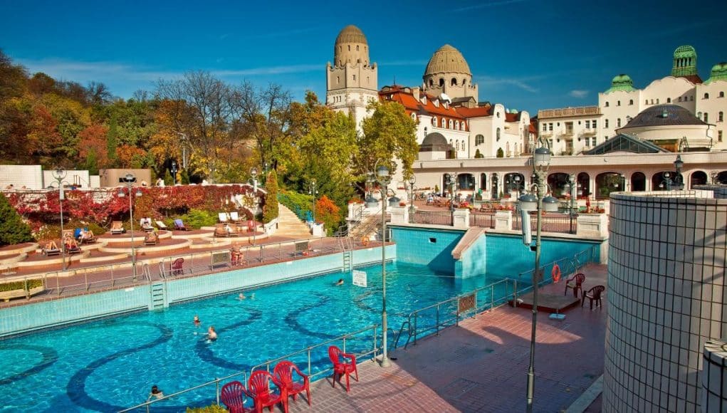 Balneario Gellért en Budapest: Disfruta de las aguas termales del Balneario Gellért en Budapest